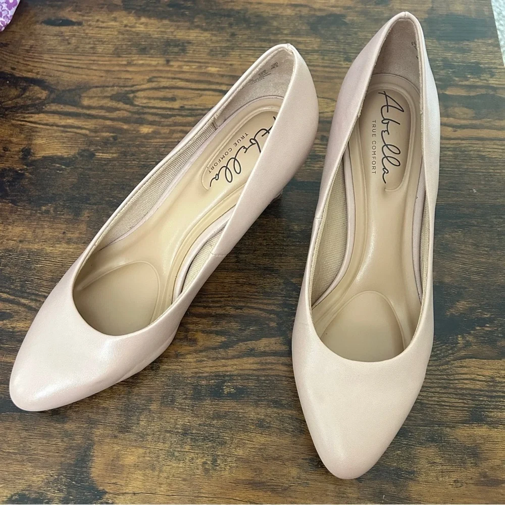 Abella Comfort Pale Pink Heels Elegant Pointed Toe Neutral Formal Office 9.5